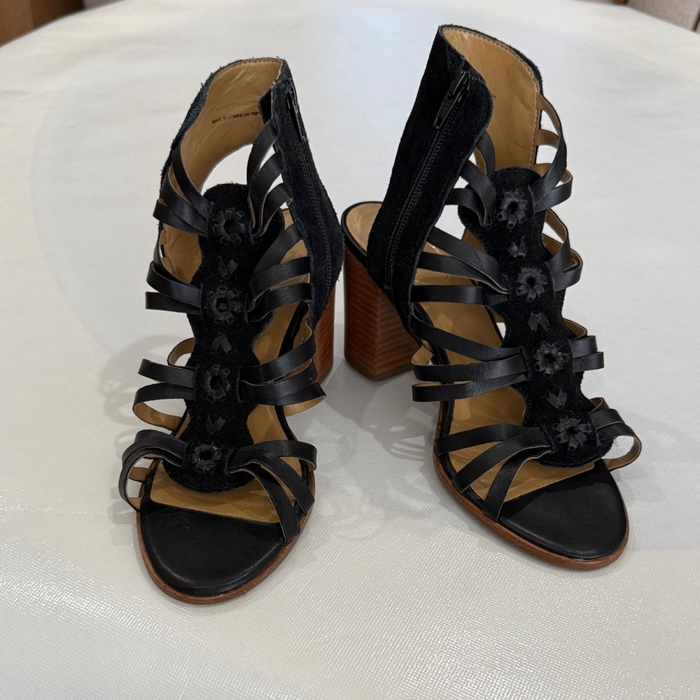 Jack Roger’s Black Strappy Open Toe Block Heel in size 8M